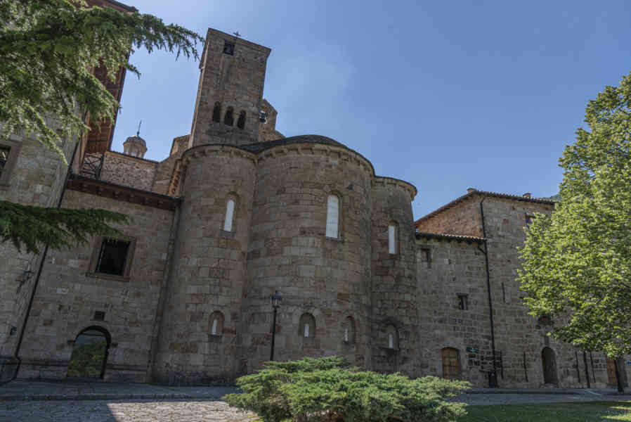 Reyno de Navarra - monasterio de Leyre 06 - iglesia de San Salvador de Leyre.jpg